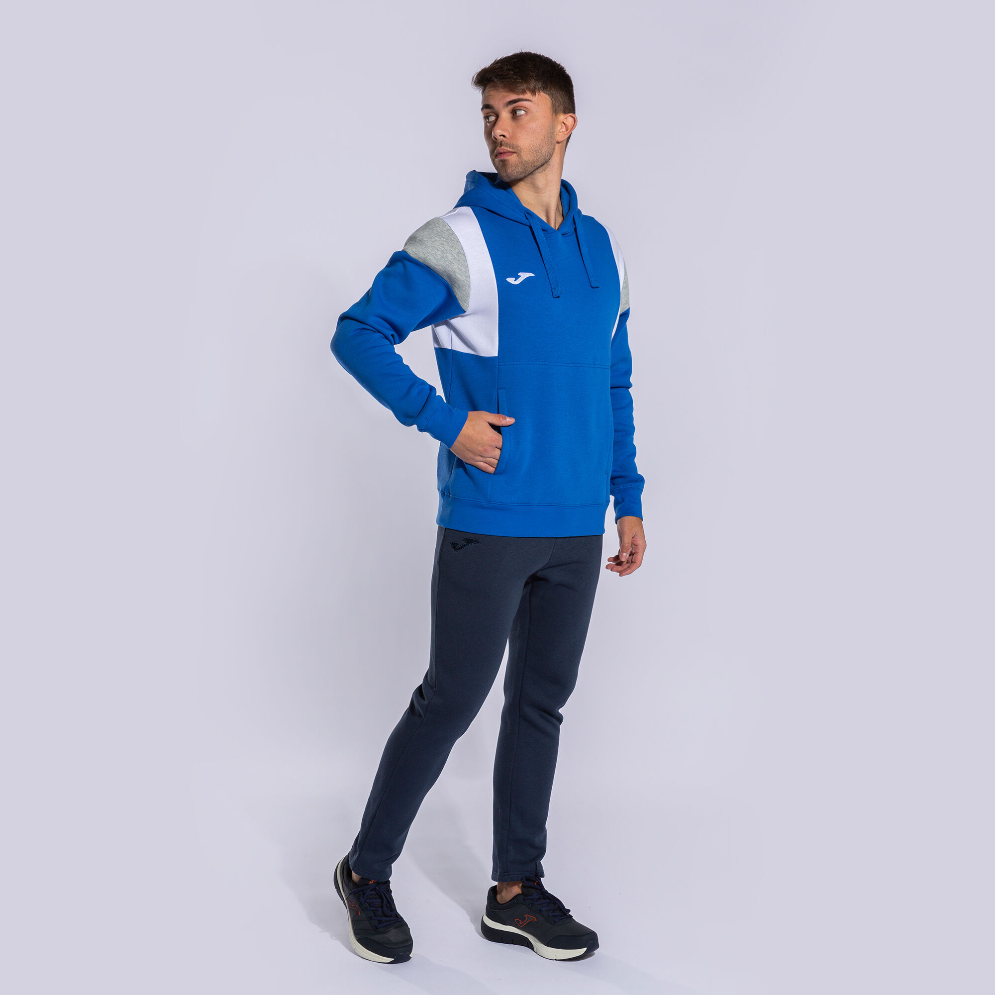 SUDADERA CON CAPUCHA CONFORT III